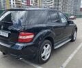 Черный Мерседес МЛ 350, объемом двигателя 3.5 л и пробегом 270 тыс. км за 9000 $, фото 3 на Automoto.ua