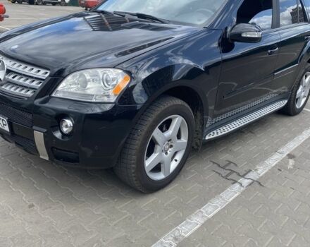 Черный Мерседес МЛ 350, объемом двигателя 3.5 л и пробегом 270 тыс. км за 8500 $, фото 1 на Automoto.ua