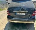 Черный Мерседес МЛ 350, объемом двигателя 3.5 л и пробегом 350 тыс. км за 8500 $, фото 2 на Automoto.ua
