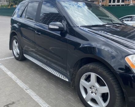 Черный Мерседес МЛ 350, объемом двигателя 3.5 л и пробегом 270 тыс. км за 8500 $, фото 2 на Automoto.ua