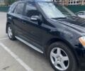 Черный Мерседес МЛ 350, объемом двигателя 3.5 л и пробегом 270 тыс. км за 9000 $, фото 2 на Automoto.ua