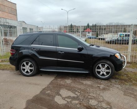 Черный Мерседес МЛ 350, объемом двигателя 3.5 л и пробегом 400 тыс. км за 11000 $, фото 2 на Automoto.ua