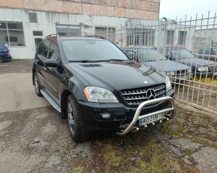 Черный Мерседес МЛ 350, объемом двигателя 3.5 л и пробегом 400 тыс. км за 11000 $, фото 1 на Automoto.ua