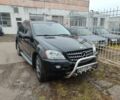 Черный Мерседес МЛ 350, объемом двигателя 3.5 л и пробегом 400 тыс. км за 11000 $, фото 1 на Automoto.ua