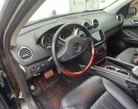 Черный Мерседес МЛ 350, объемом двигателя 3.5 л и пробегом 400 тыс. км за 11000 $, фото 4 на Automoto.ua