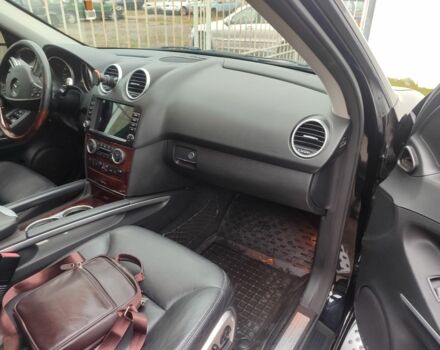 Черный Мерседес МЛ 350, объемом двигателя 3.5 л и пробегом 400 тыс. км за 11000 $, фото 6 на Automoto.ua