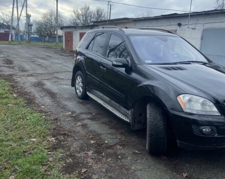 Черный Мерседес МЛ 350, объемом двигателя 3.5 л и пробегом 2 тыс. км за 10200 $, фото 1 на Automoto.ua