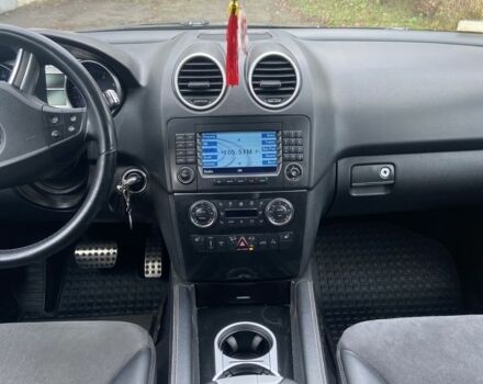 Черный Мерседес МЛ 350, объемом двигателя 3.5 л и пробегом 2 тыс. км за 10200 $, фото 8 на Automoto.ua