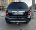 Черный Мерседес МЛ 350, объемом двигателя 3.5 л и пробегом 320 тыс. км за 10500 $, фото 3 на Automoto.ua