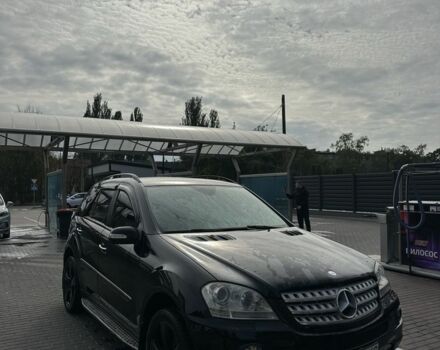 Черный Мерседес МЛ 350, объемом двигателя 3.5 л и пробегом 300 тыс. км за 9500 $, фото 10 на Automoto.ua