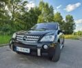 Черный Мерседес МЛ 350, объемом двигателя 3.5 л и пробегом 262 тыс. км за 10000 $, фото 1 на Automoto.ua