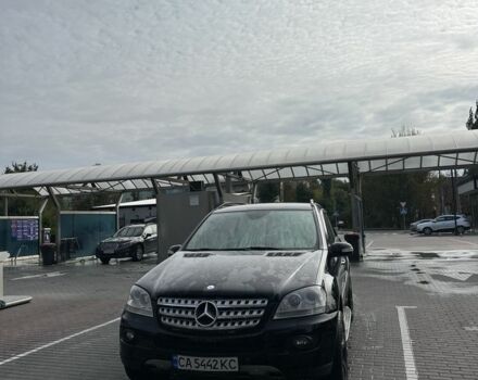 Черный Мерседес МЛ 350, объемом двигателя 3.5 л и пробегом 300 тыс. км за 9500 $, фото 4 на Automoto.ua