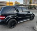 Черный Мерседес МЛ 350, объемом двигателя 3.5 л и пробегом 320 тыс. км за 10500 $, фото 5 на Automoto.ua