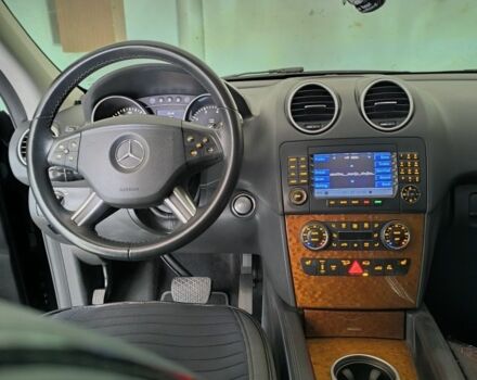 Черный Мерседес МЛ 350, объемом двигателя 3.5 л и пробегом 184 тыс. км за 13900 $, фото 23 на Automoto.ua