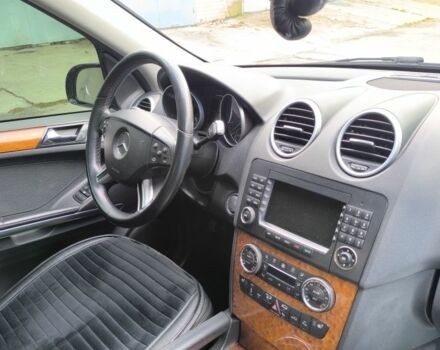 Черный Мерседес МЛ 350, объемом двигателя 3.5 л и пробегом 184 тыс. км за 13900 $, фото 19 на Automoto.ua