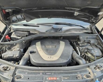 Чорний Мерседес МЛ 350, об'ємом двигуна 3.5 л та пробігом 194 тис. км за 11000 $, фото 22 на Automoto.ua