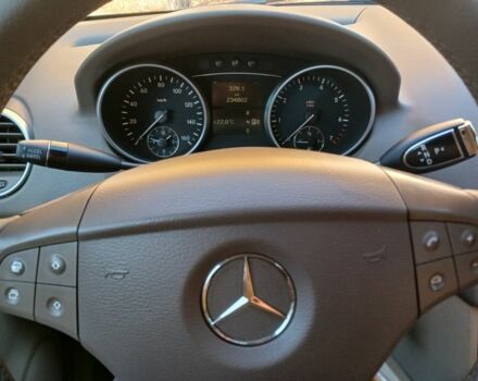 Черный Мерседес МЛ 350, объемом двигателя 3.5 л и пробегом 234 тыс. км за 13500 $, фото 23 на Automoto.ua