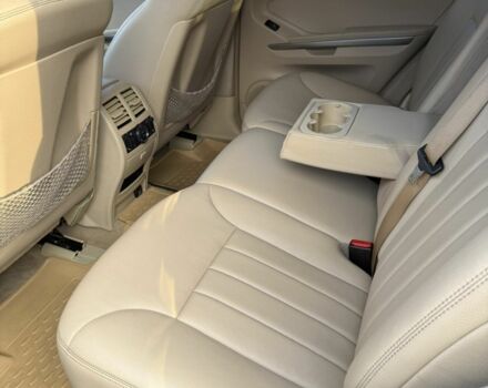 Черный Мерседес МЛ 350, объемом двигателя 3.5 л и пробегом 230 тыс. км за 12800 $, фото 7 на Automoto.ua