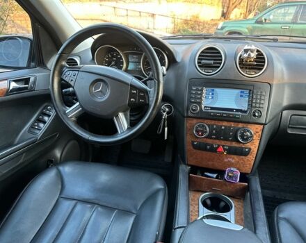 Чорний Мерседес МЛ 350, об'ємом двигуна 3.5 л та пробігом 230 тис. км за 7250 $, фото 6 на Automoto.ua