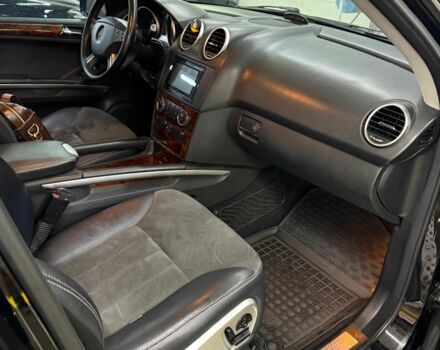 Черный Мерседес МЛ 350, объемом двигателя 3.5 л и пробегом 242 тыс. км за 9499 $, фото 7 на Automoto.ua