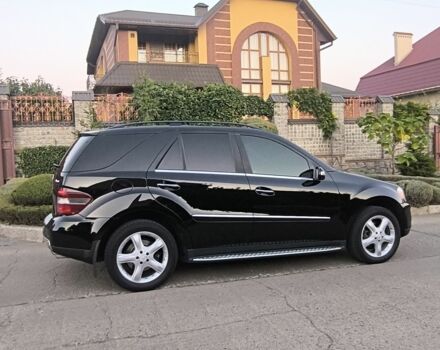 Черный Мерседес МЛ 350, объемом двигателя 3.5 л и пробегом 184 тыс. км за 13900 $, фото 3 на Automoto.ua