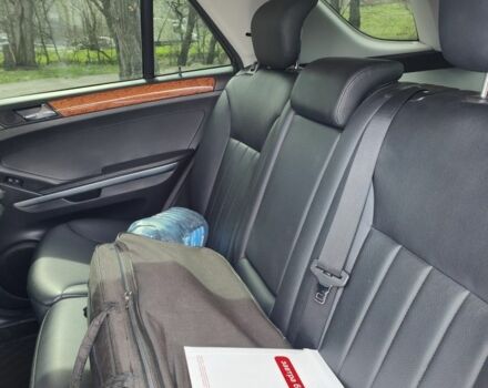 Чорний Мерседес МЛ 350, об'ємом двигуна 3.5 л та пробігом 194 тис. км за 11000 $, фото 14 на Automoto.ua