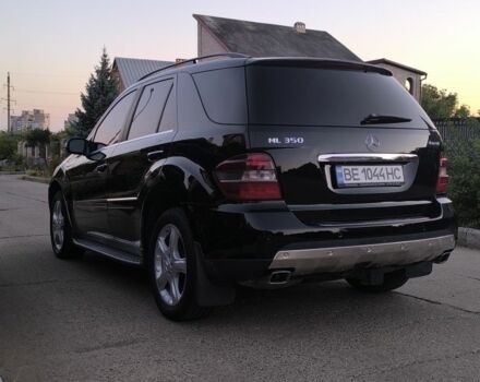 Черный Мерседес МЛ 350, объемом двигателя 3.5 л и пробегом 184 тыс. км за 13900 $, фото 6 на Automoto.ua