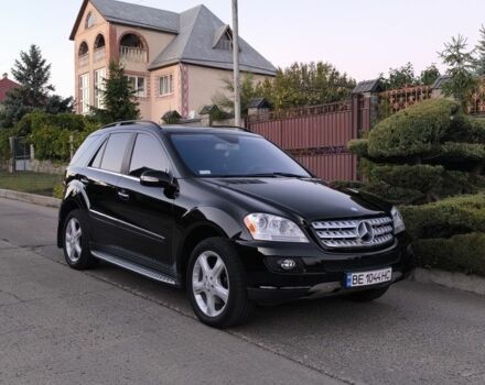 Черный Мерседес МЛ 350, объемом двигателя 3.5 л и пробегом 184 тыс. км за 13900 $, фото 7 на Automoto.ua
