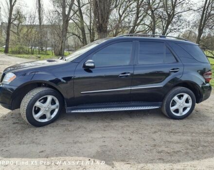 Чорний Мерседес МЛ 350, об'ємом двигуна 3.5 л та пробігом 194 тис. км за 11000 $, фото 2 на Automoto.ua