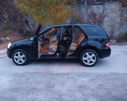 Черный Мерседес МЛ 350, объемом двигателя 3.5 л и пробегом 234 тыс. км за 13500 $, фото 15 на Automoto.ua