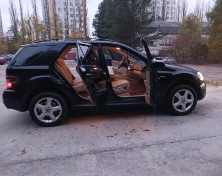 Черный Мерседес МЛ 350, объемом двигателя 3.5 л и пробегом 234 тыс. км за 13500 $, фото 16 на Automoto.ua