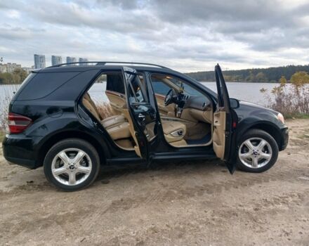 Черный Мерседес МЛ 350, объемом двигателя 3.5 л и пробегом 234 тыс. км за 13500 $, фото 7 на Automoto.ua