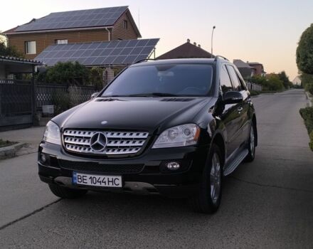 Черный Мерседес МЛ 350, объемом двигателя 3.5 л и пробегом 184 тыс. км за 13900 $, фото 1 на Automoto.ua