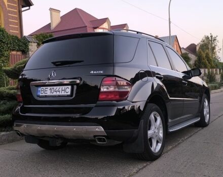 Черный Мерседес МЛ 350, объемом двигателя 3.5 л и пробегом 184 тыс. км за 13900 $, фото 4 на Automoto.ua