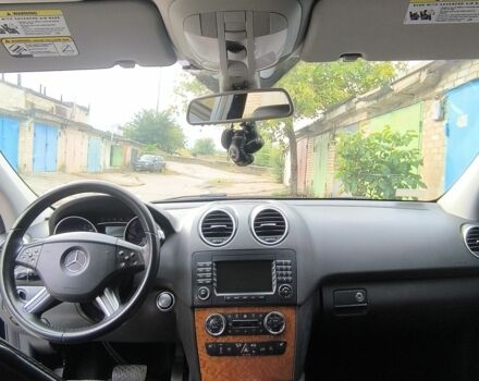 Черный Мерседес МЛ 350, объемом двигателя 3.5 л и пробегом 184 тыс. км за 13900 $, фото 22 на Automoto.ua