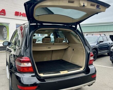 Черный Мерседес МЛ 350, объемом двигателя 3.5 л и пробегом 240 тыс. км за 272 $, фото 1 на Automoto.ua