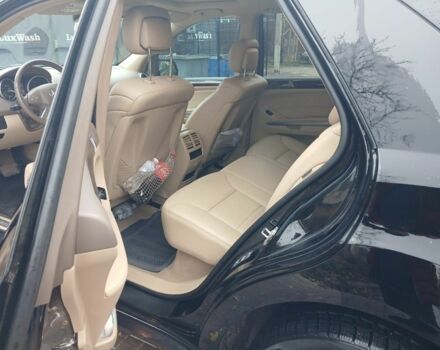 Чорний Мерседес МЛ 350, об'ємом двигуна 3 л та пробігом 345 тис. км за 13500 $, фото 10 на Automoto.ua