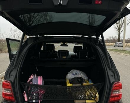 Черный Мерседес МЛ 350, объемом двигателя 3 л и пробегом 340 тыс. км за 15500 $, фото 5 на Automoto.ua