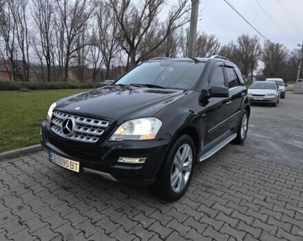 Черный Мерседес МЛ 350, объемом двигателя 3 л и пробегом 334 тыс. км за 17300 $, фото 4 на Automoto.ua