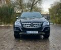 Чорний Мерседес МЛ 350, об'ємом двигуна 3 л та пробігом 345 тис. км за 13500 $, фото 2 на Automoto.ua