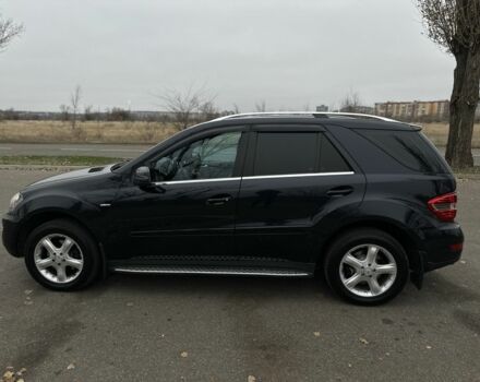 Черный Мерседес МЛ 350, объемом двигателя 3 л и пробегом 340 тыс. км за 15500 $, фото 6 на Automoto.ua