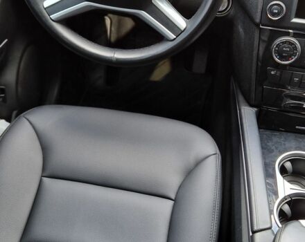 Черный Мерседес МЛ 350, объемом двигателя 3 л и пробегом 334 тыс. км за 17300 $, фото 6 на Automoto.ua