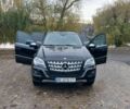 Чорний Мерседес МЛ 350, об'ємом двигуна 3 л та пробігом 345 тис. км за 13500 $, фото 12 на Automoto.ua