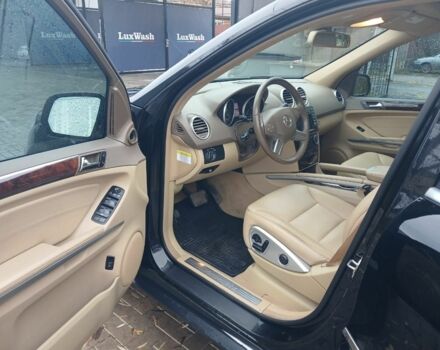 Чорний Мерседес МЛ 350, об'ємом двигуна 3 л та пробігом 345 тис. км за 13500 $, фото 11 на Automoto.ua