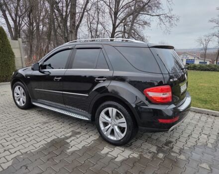 Черный Мерседес МЛ 350, объемом двигателя 3 л и пробегом 334 тыс. км за 17300 $, фото 5 на Automoto.ua