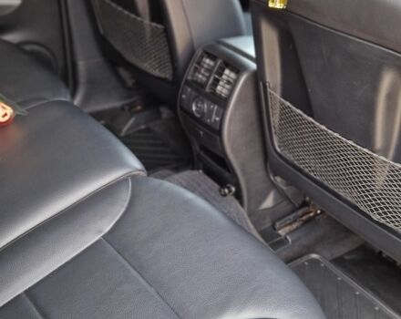 Черный Мерседес МЛ 350, объемом двигателя 3 л и пробегом 334 тыс. км за 17300 $, фото 13 на Automoto.ua