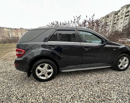 Черный Мерседес МЛ 350, объемом двигателя 3 л и пробегом 340 тыс. км за 15500 $, фото 1 на Automoto.ua