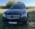 Черный Мерседес МЛ 350, объемом двигателя 3 л и пробегом 286 тыс. км за 17700 $, фото 4 на Automoto.ua