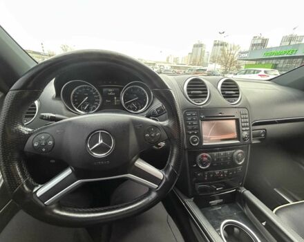 Черный Мерседес МЛ 350, объемом двигателя 3.5 л и пробегом 128 тыс. км за 15200 $, фото 13 на Automoto.ua