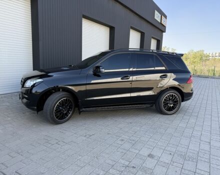 Черный Мерседес МЛ 350, объемом двигателя 3 л и пробегом 260 тыс. км за 15000 $, фото 11 на Automoto.ua